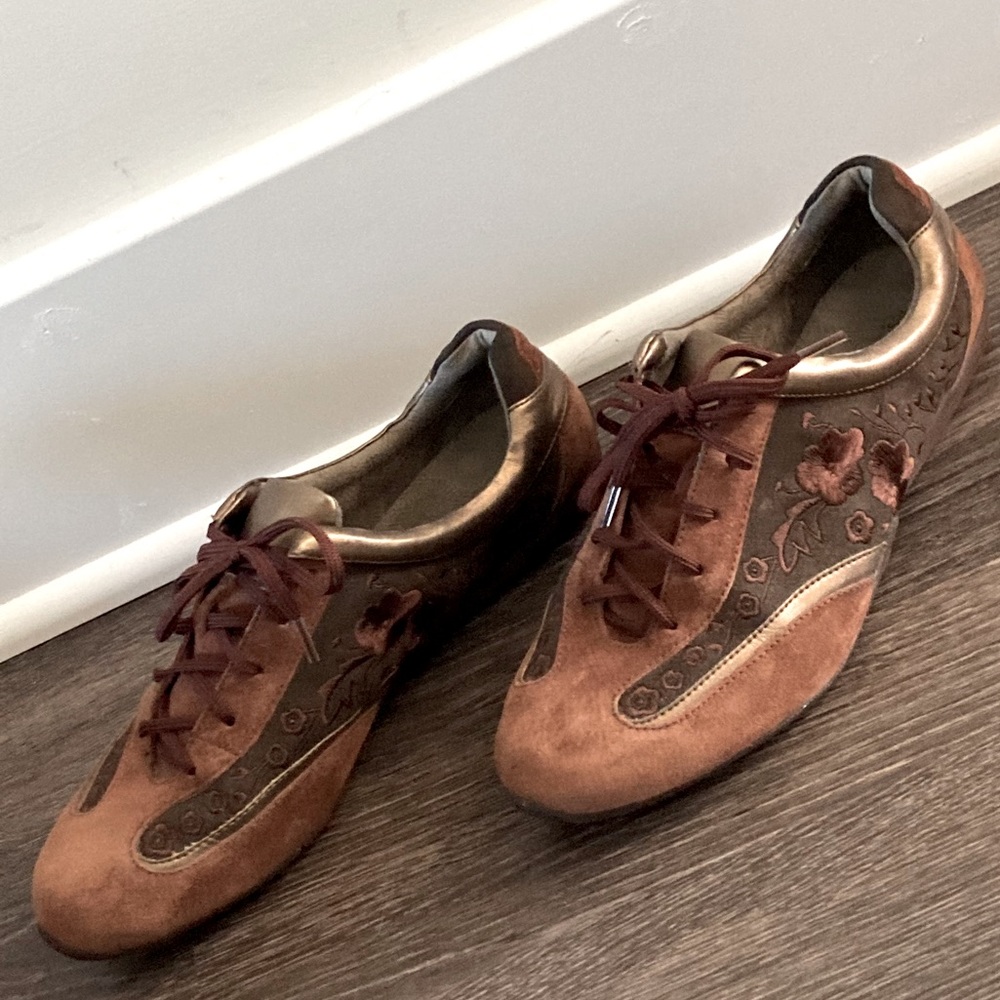 Hush Puppies Sneakers -Brown /Flower Embroidery 🌸